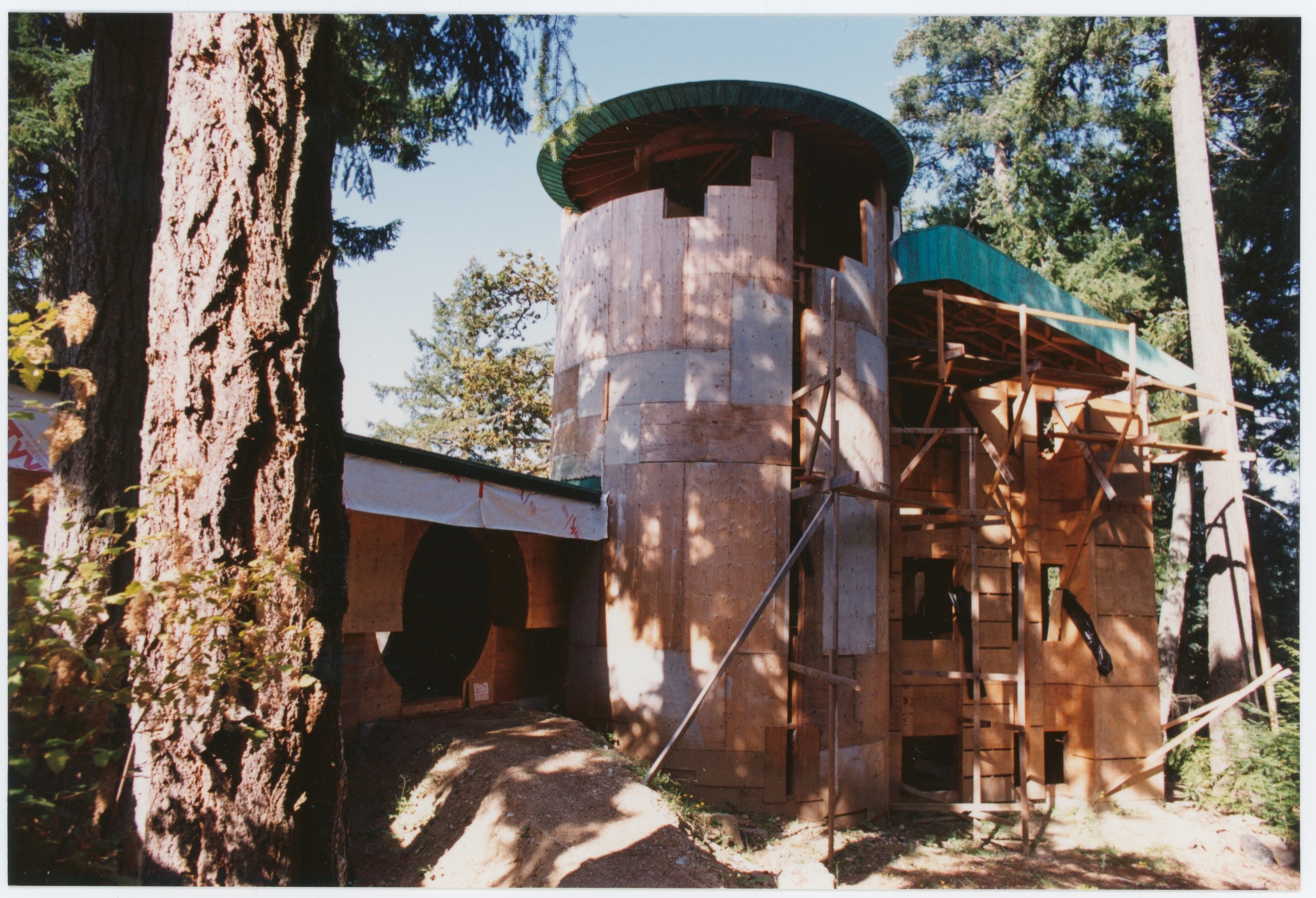 Hunter House (HH-FRH-0035) — photograph, Frances Hunter Collection