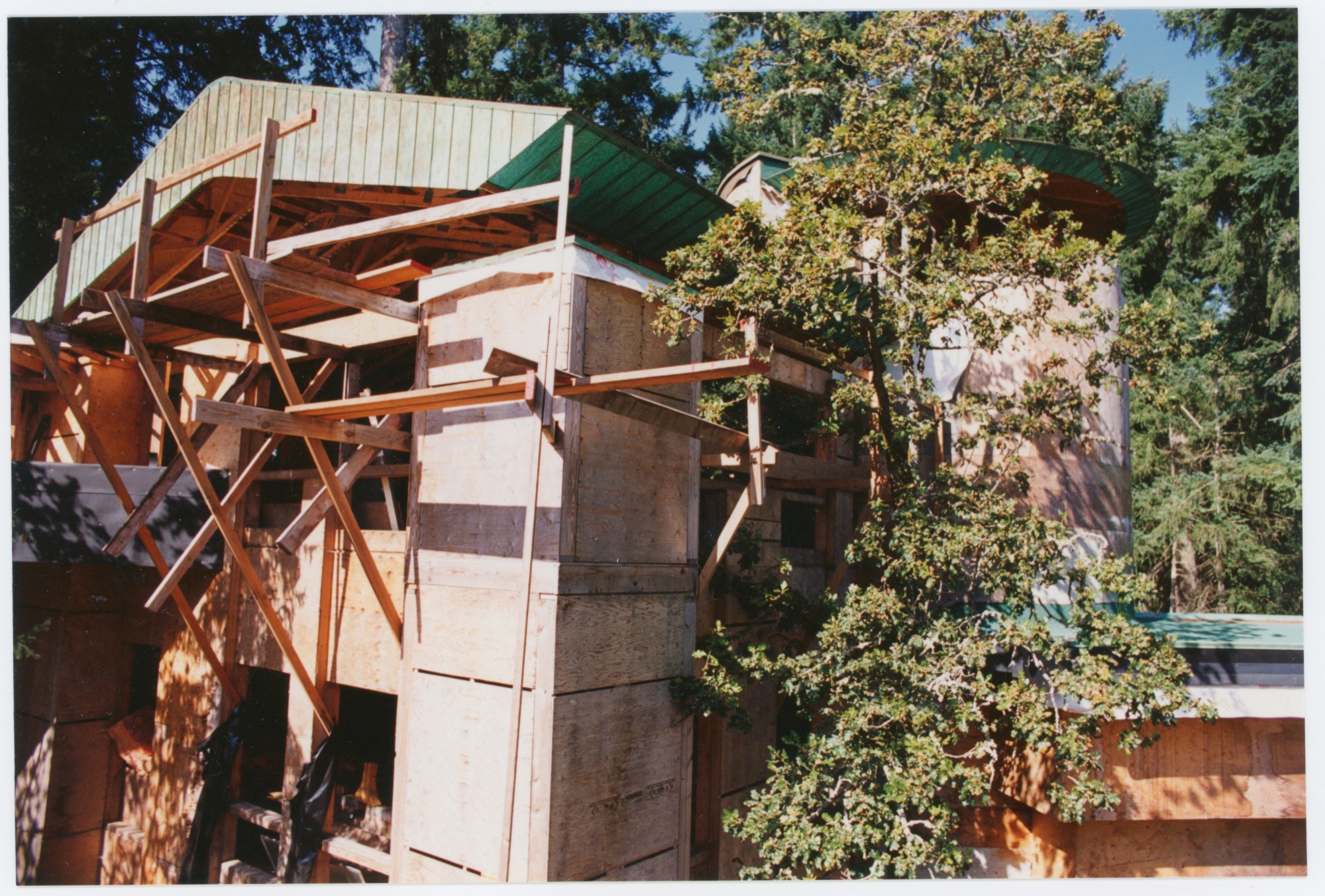 Hunter House (HH-FRH-0038) — photograph, Frances Hunter Collection